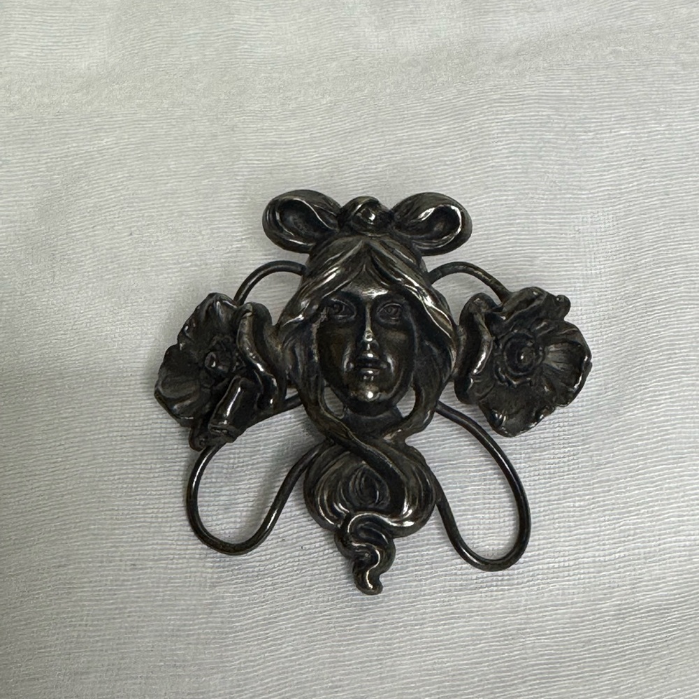 Art Nouveau antique Sterling Silver Brooch with Intricate Design